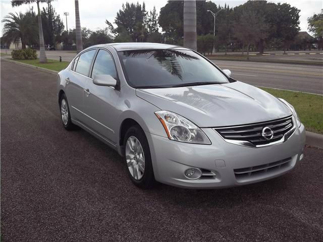 Nissan Altima 2011 photo 2