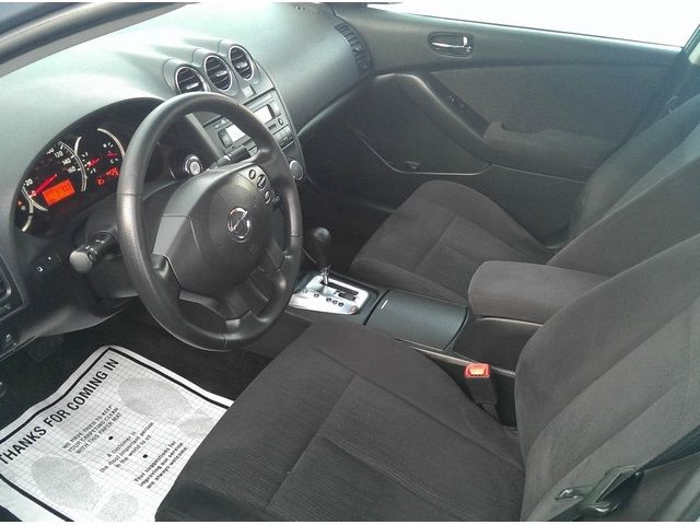 Nissan Altima 2011 photo 2