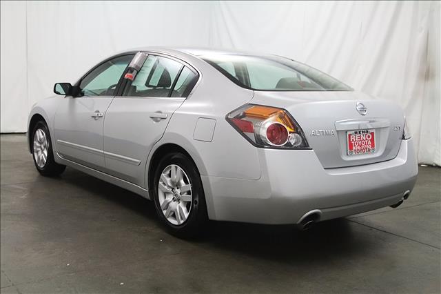 Nissan Altima 2011 photo 1