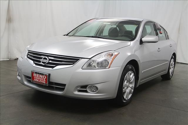 Nissan Altima 2011 photo 2