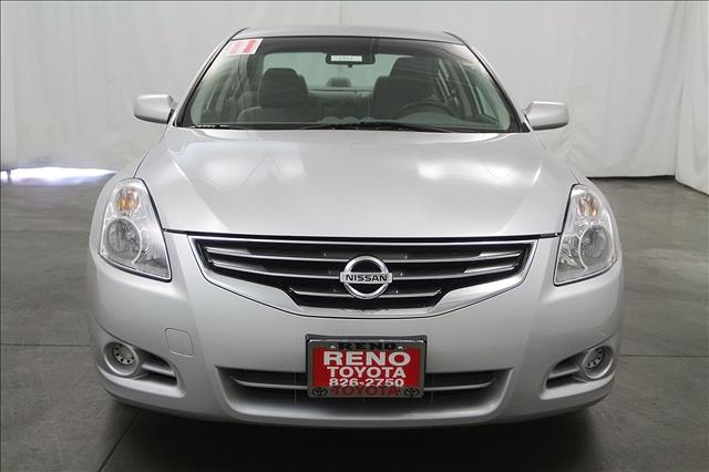 Nissan Altima 2011 photo 4