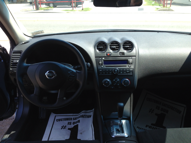 Nissan Altima 2011 photo 1