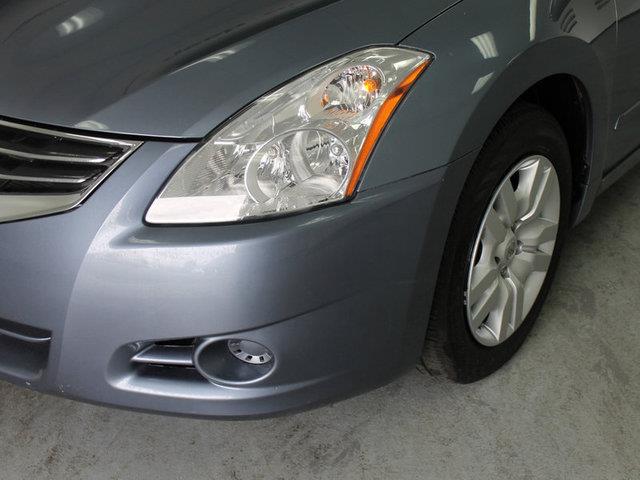 Nissan Altima 2011 photo 10