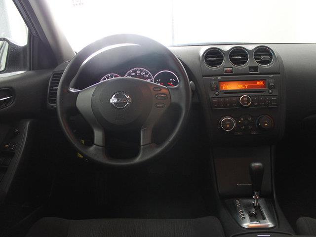 Nissan Altima 2011 photo 11