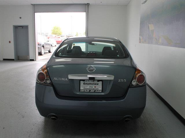 Nissan Altima 2011 photo 13