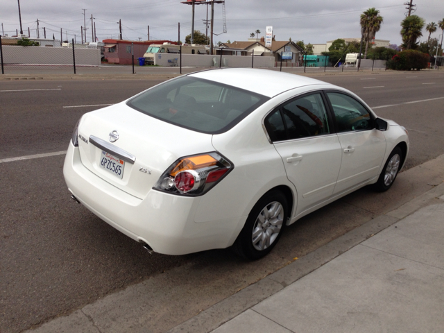 Nissan Altima 2011 photo 1