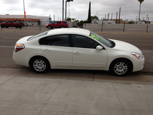 Nissan Altima 2011 photo 2