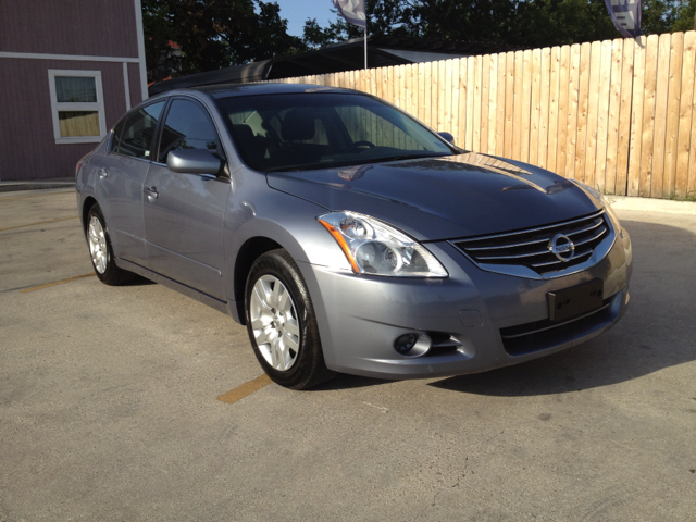 Nissan Altima 2011 photo 1