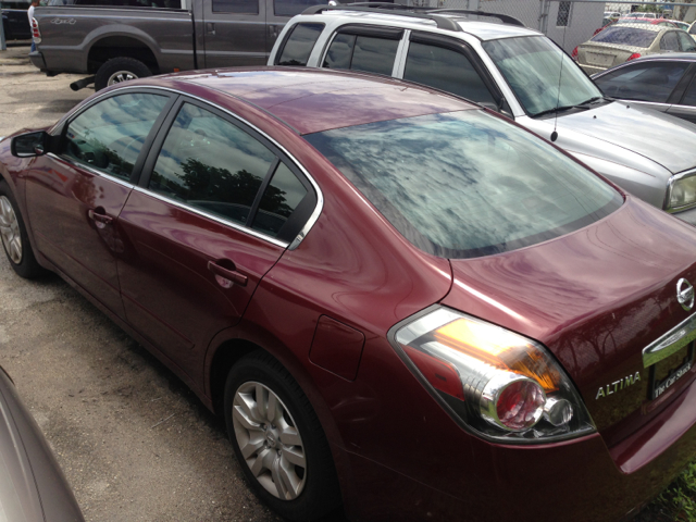 Nissan Altima 2011 photo 1