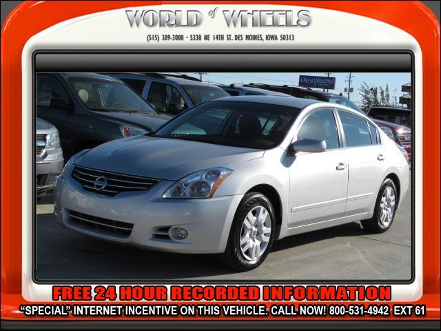 Nissan Altima Pickupslt Quad Cab SWB 4WD 4x4 Truck Sedan