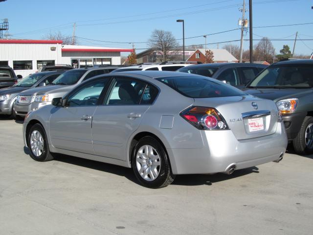 Nissan Altima 2011 photo 1