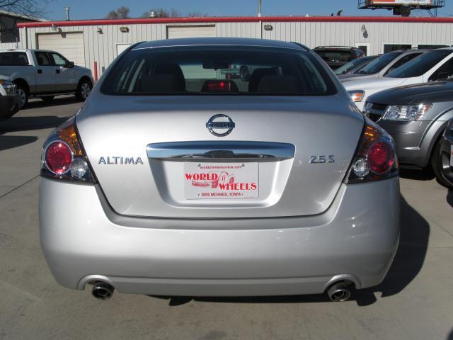 Nissan Altima 2011 photo 5