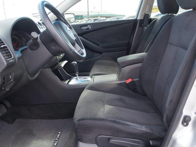 Nissan Altima 2011 photo 1