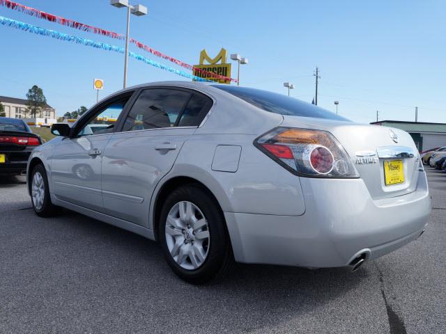 Nissan Altima 2011 photo 4