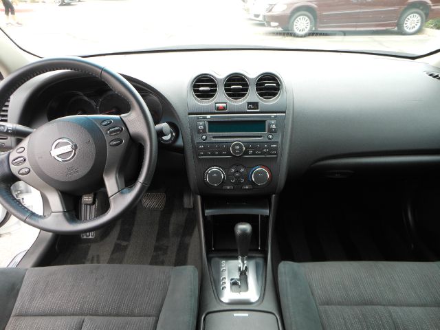 Nissan Altima 2011 photo 2