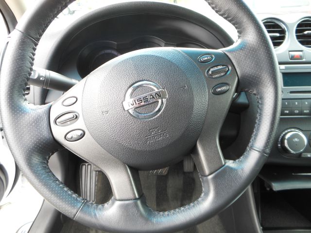 Nissan Altima 2011 photo 8