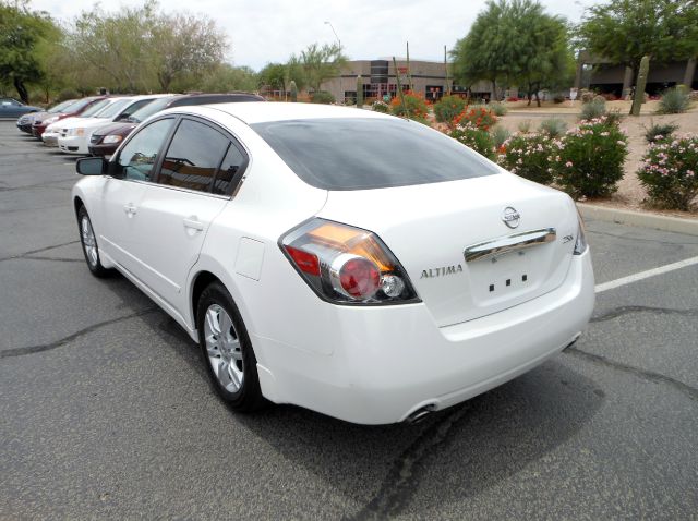 Nissan Altima 2011 photo 9