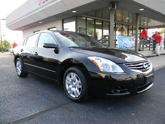 Nissan Altima 2011 photo 2