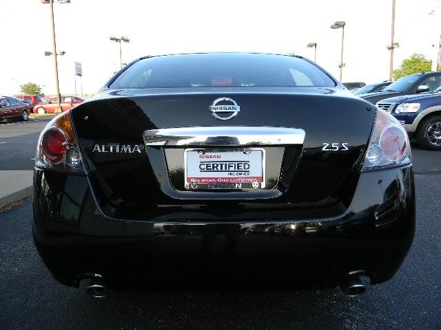 Nissan Altima 2011 photo 4