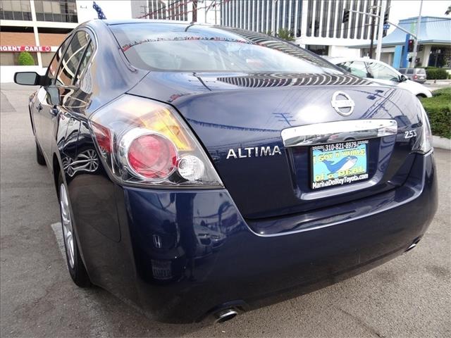 Nissan Altima 2011 photo 1