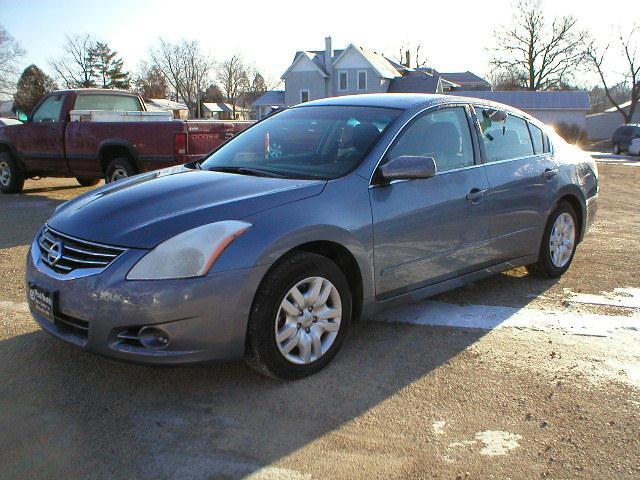 Nissan Altima 2011 photo 2