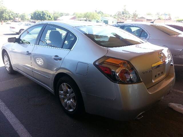 Nissan Altima Pickupslt Quad Cab SWB 4WD 4x4 Truck Sedan