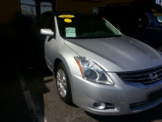 Nissan Altima 2011 photo 1