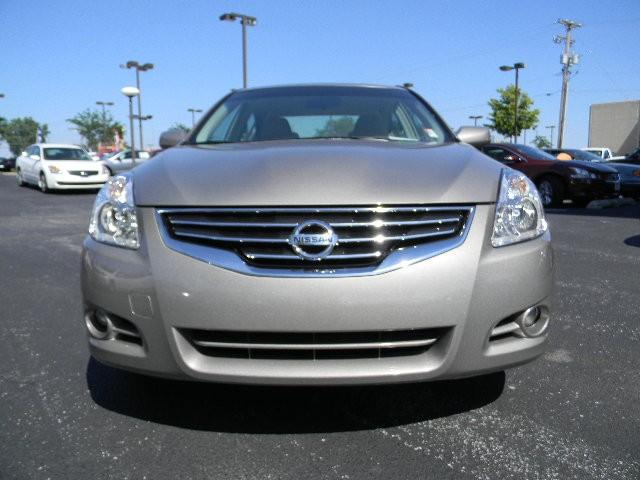 Nissan Altima 2011 photo 1