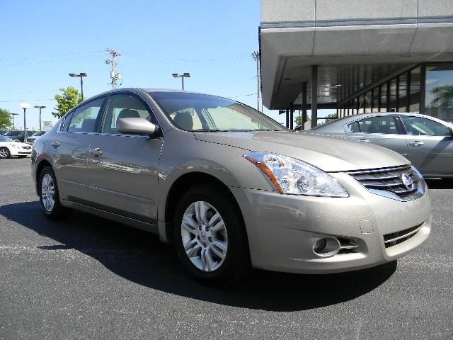 Nissan Altima 2011 photo 2