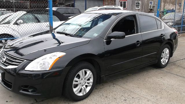 Nissan Altima 2011 photo 2