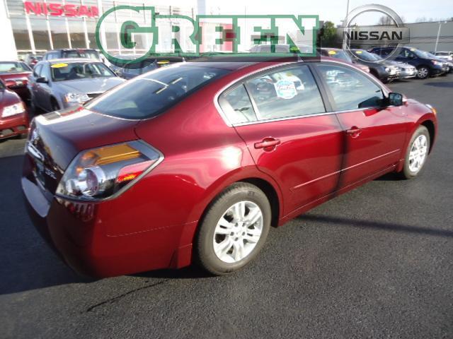 Nissan Altima 2011 photo 2