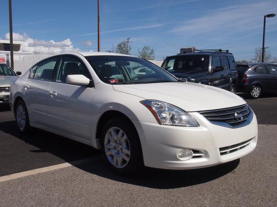 Nissan Altima 2011 photo 1