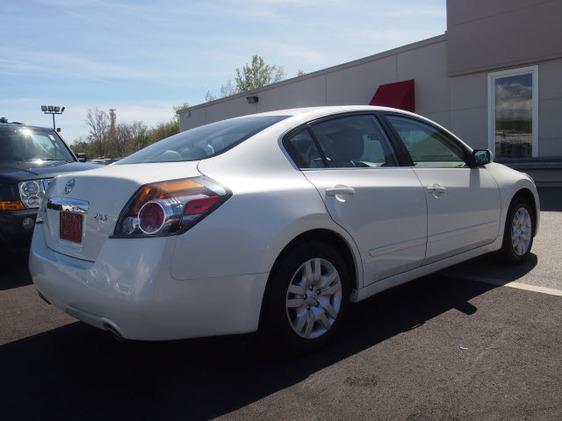 Nissan Altima 2011 photo 2