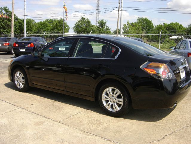 Nissan Altima 2WD Crew Cab 140.5 Laramie Sedan