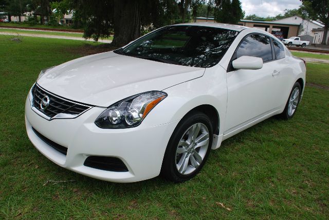 Nissan Altima 2011 photo 1