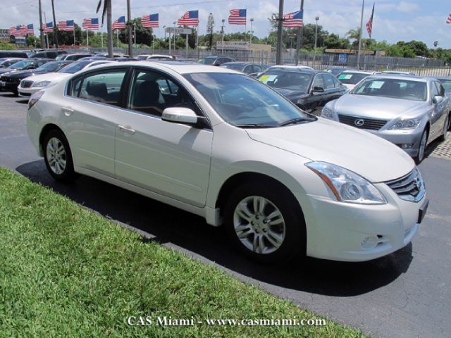 Nissan Altima 2011 photo 1