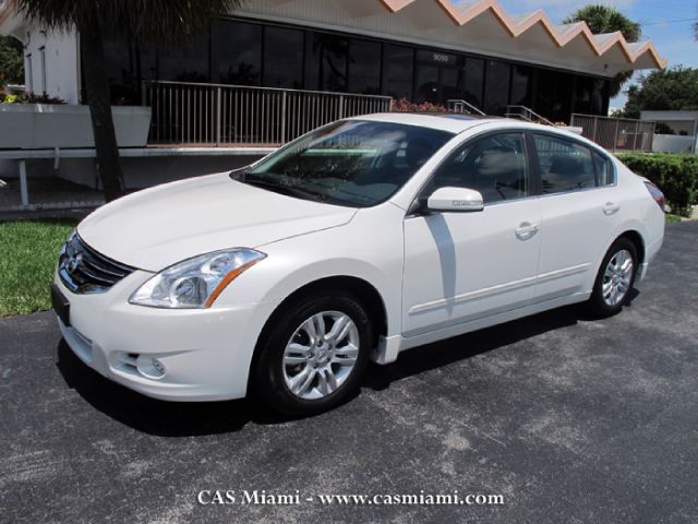 Nissan Altima 2011 photo 2