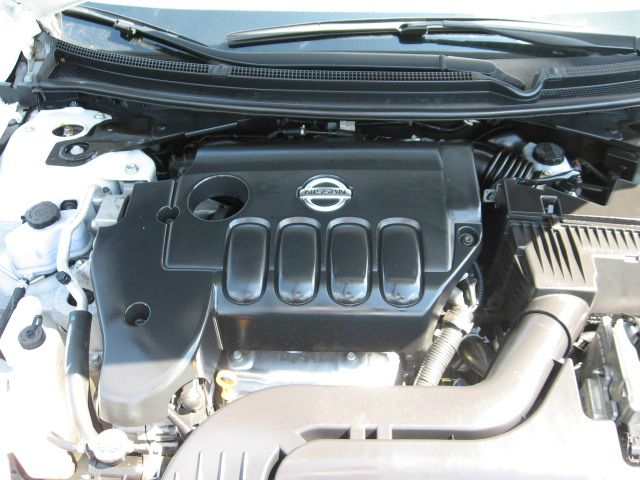 Nissan Altima Pickupslt Quad Cab SWB 4WD 4x4 Truck Sedan