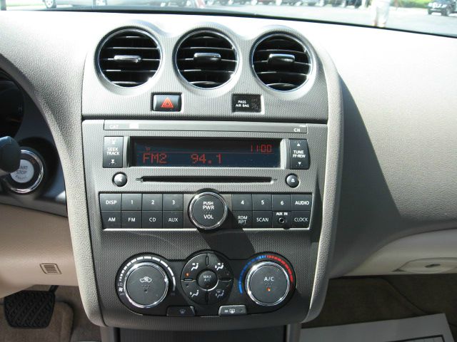 Nissan Altima 2011 photo 1