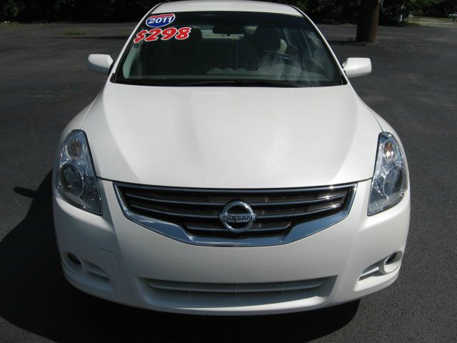 Nissan Altima 2011 photo 2