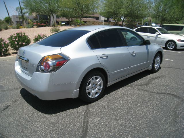 Nissan Altima 2011 photo 1