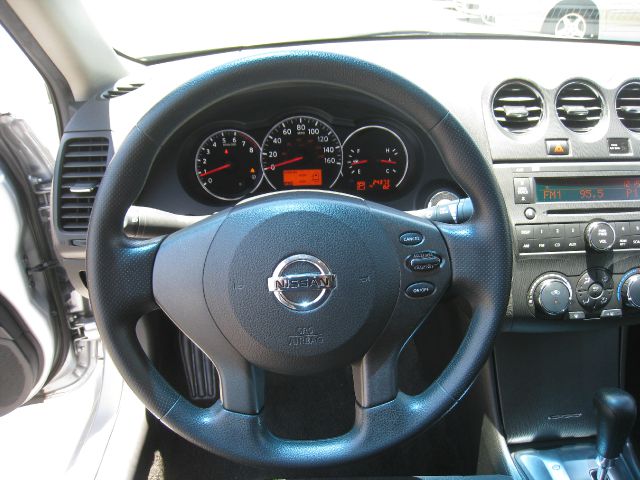 Nissan Altima 2011 photo 13