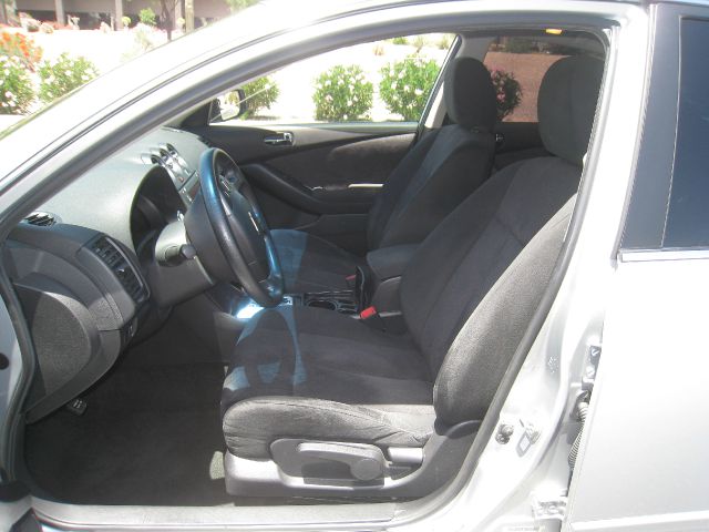 Nissan Altima 2011 photo 2