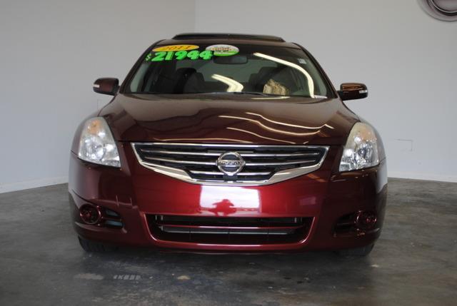 Nissan Altima SLT Quad Cab 2WD Sedan