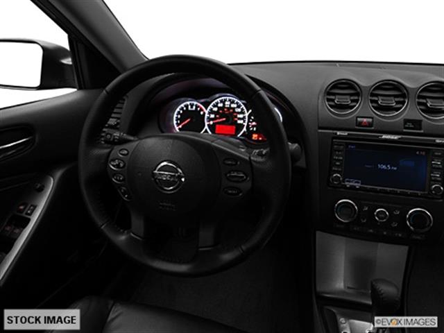 Nissan Altima 2011 photo 2