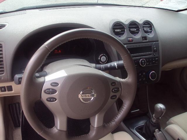 Nissan Altima 2011 photo 1