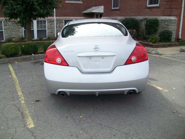 Nissan Altima 2011 photo 1