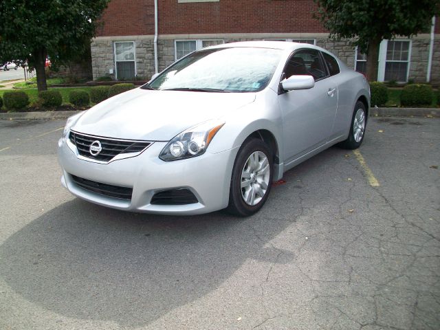 Nissan Altima 2011 photo 2