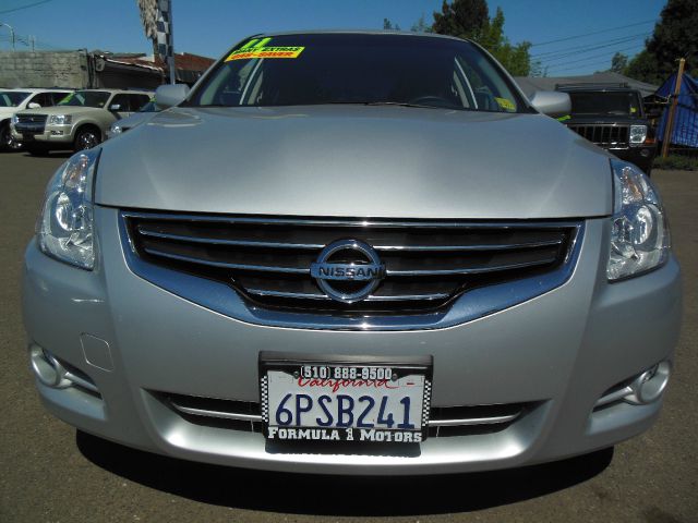 Nissan Altima 2011 photo 2