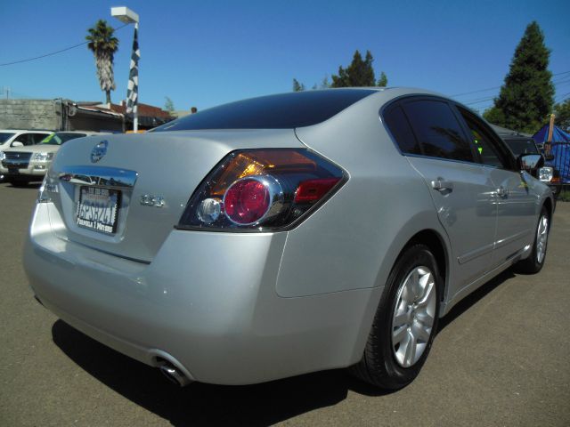 Nissan Altima 2011 photo 4